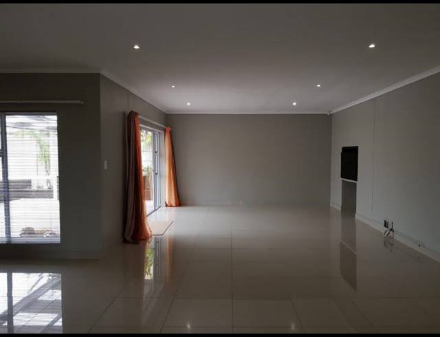 3 BEDROOM HOUSE RENTED IN ROWALLAN PARK